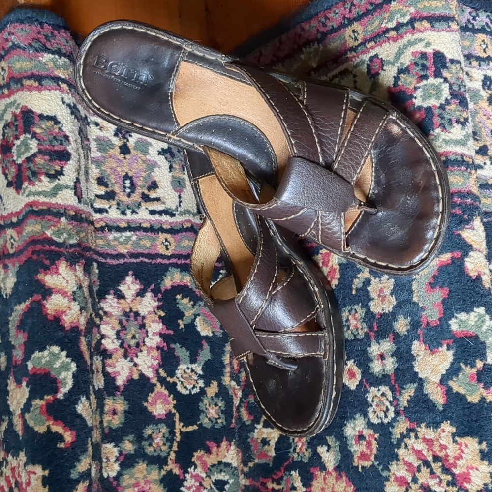 Born Toe Post Brown Leather Wedge Sandals Size 7/38